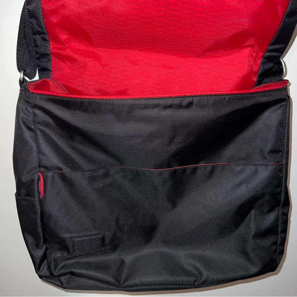 Tumi T-Tech Black Messenger bag. Excellent new condition